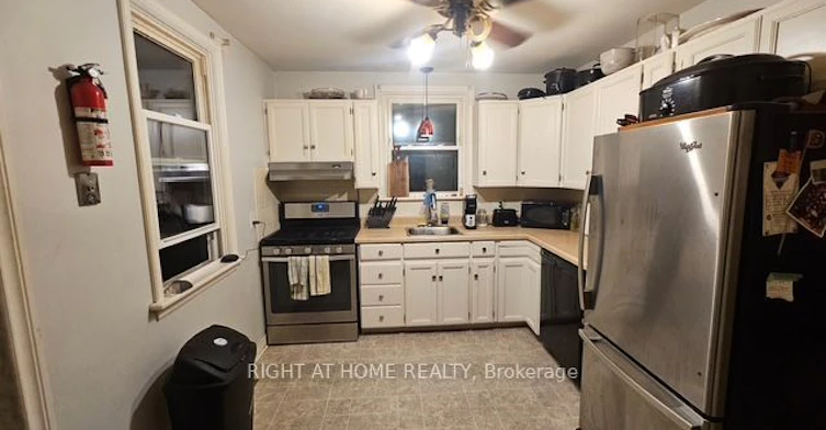 110 Howard Avenue, Hamilton, ON, L9A 2W7 - 4