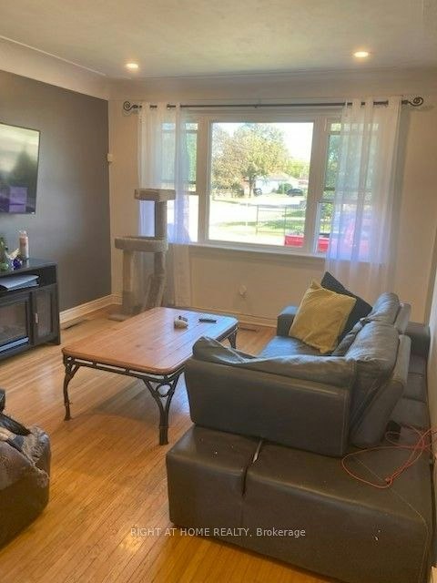 110 Howard Avenue, Hamilton, ON, L9A 2W7 - 2