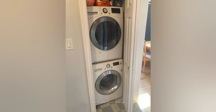 110 Howard Avenue, Hamilton, ON, L9A 2W7 - 9