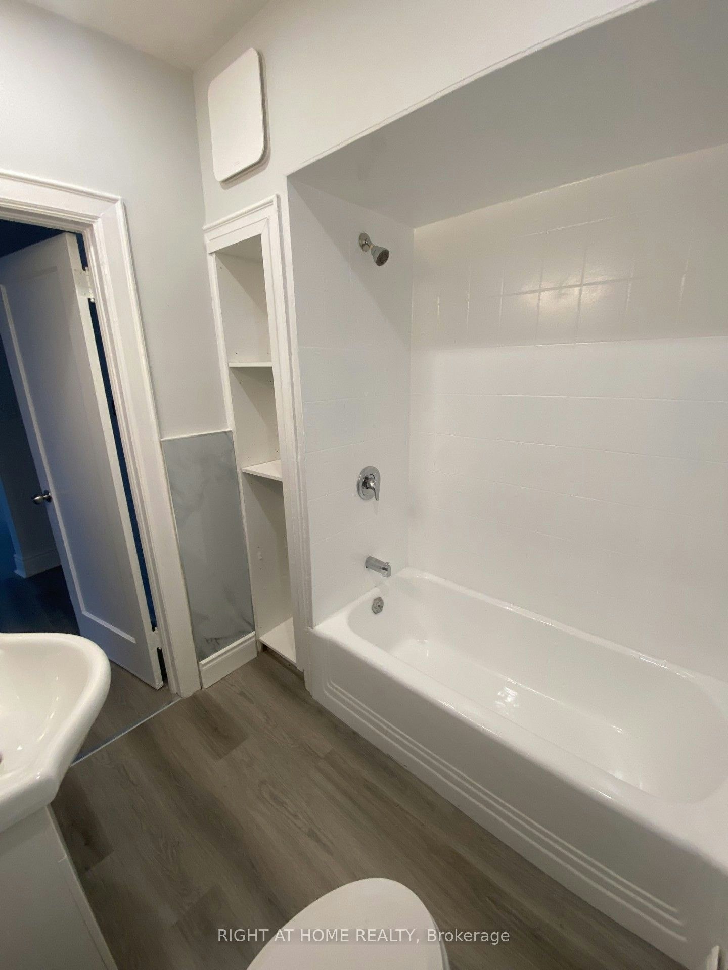 5-164 Park Street S, Hamilton, ON, L8P 3E8 - 5