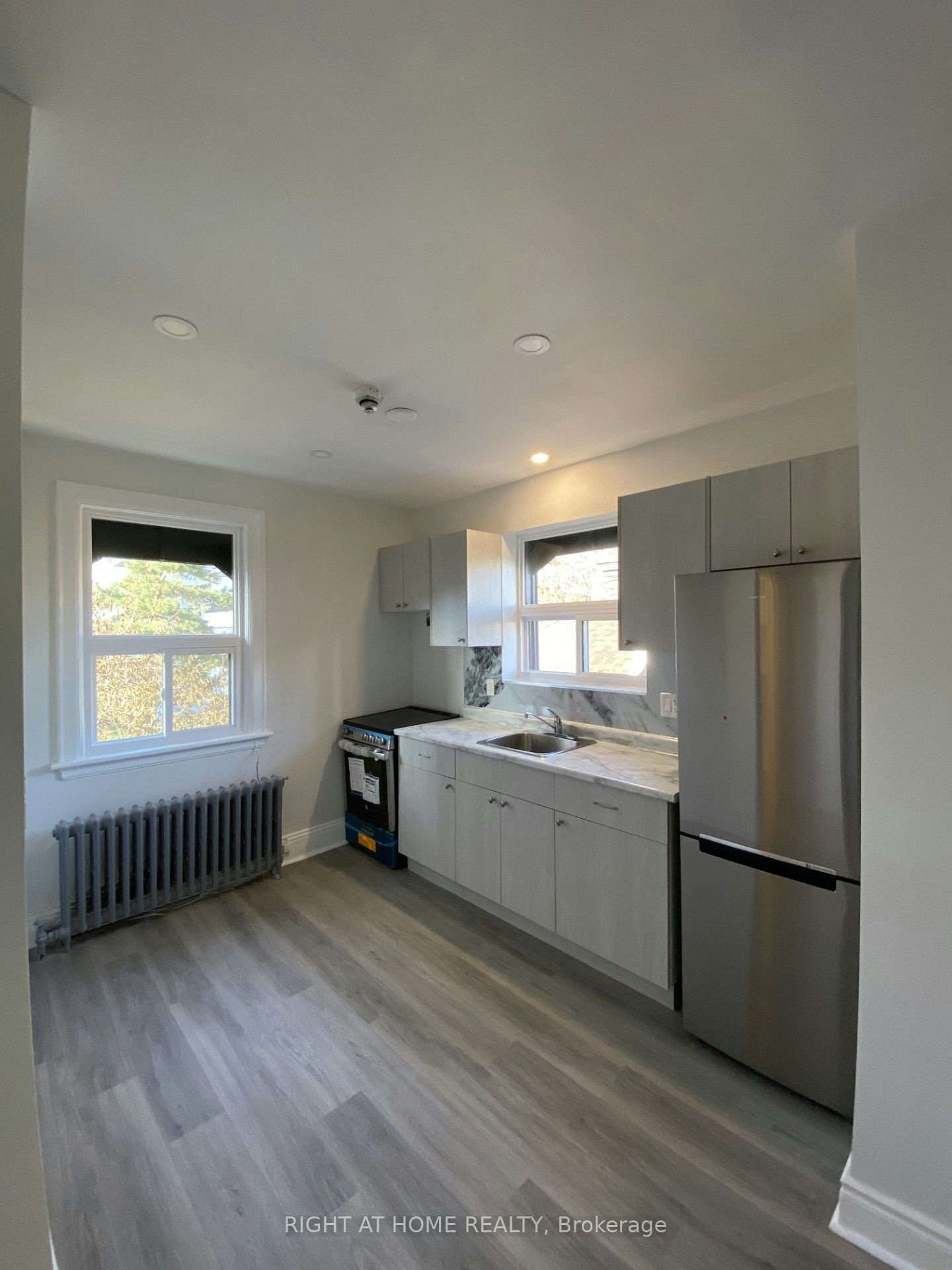 5-164 Park Street S, Hamilton, ON, L8P 3E8 - 2