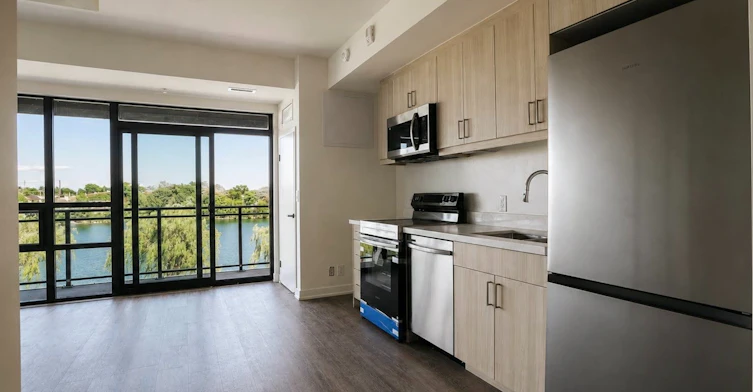 221-350 Prince Charles Drive N, Welland, ON, L3C 5A6 - 5