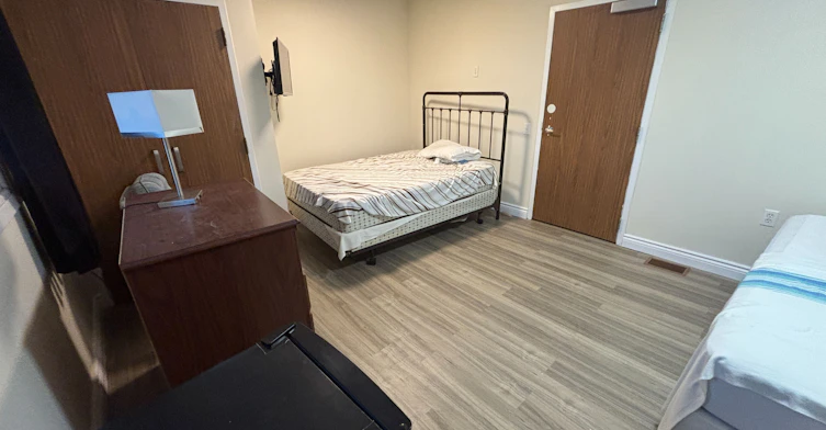 Rooms2,5,9,10,12,14,16,17-7715 Beaverdams Road, Niagara Falls, ON, L2H 2J4 - 3