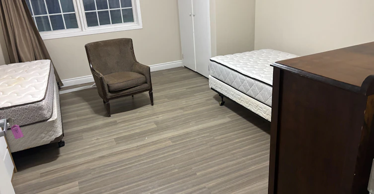 Rooms2,5,9,10,12,14,16,17-7715 Beaverdams Road, Niagara Falls, ON, L2H 2J4 - 12
