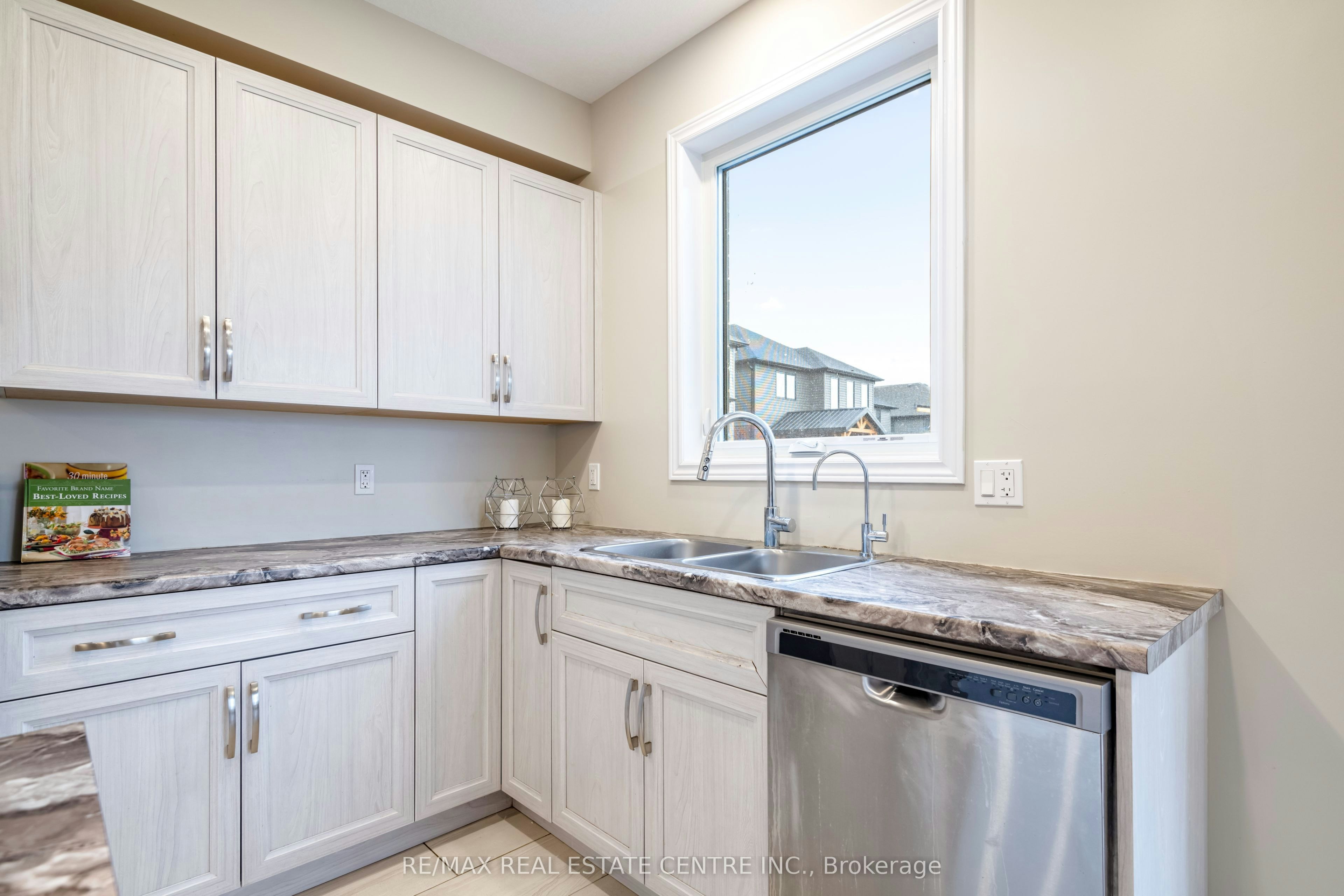 15 Tindall Crescent, East Luther Grand Valley, ON, L9W 7R9 - 15
