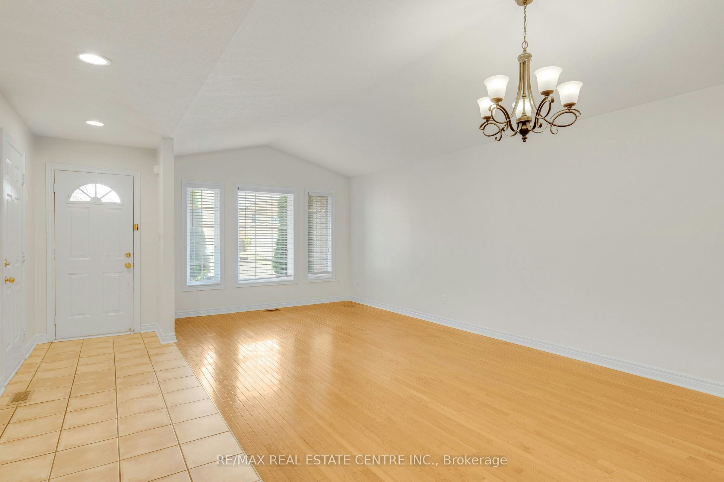 Main Level-26 Phillipo Drive, Hamilton, ON, L9B 2P6 - 5