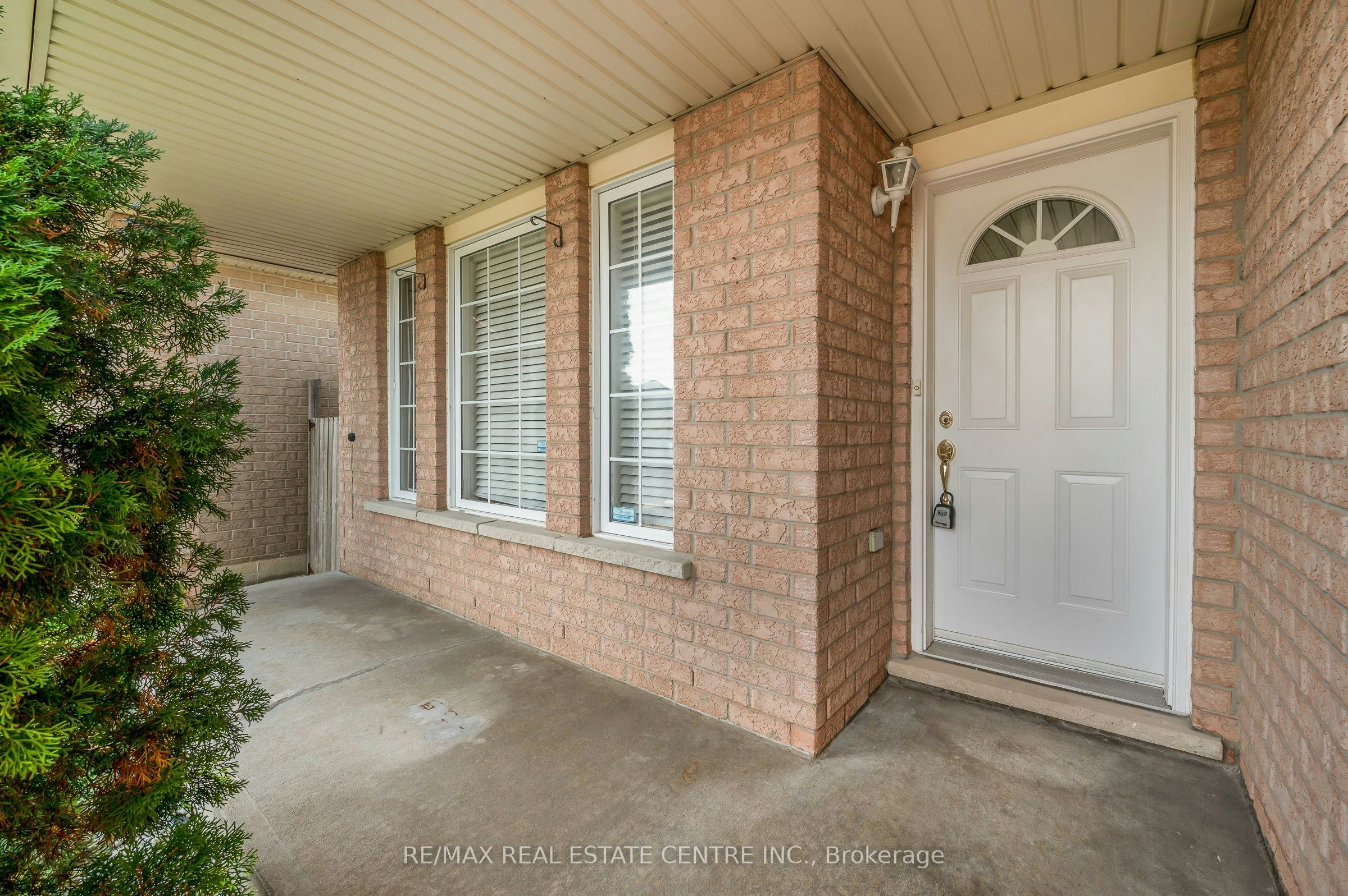 Main Level-26 Phillipo Drive, Hamilton, ON, L9B 2P6 - 3