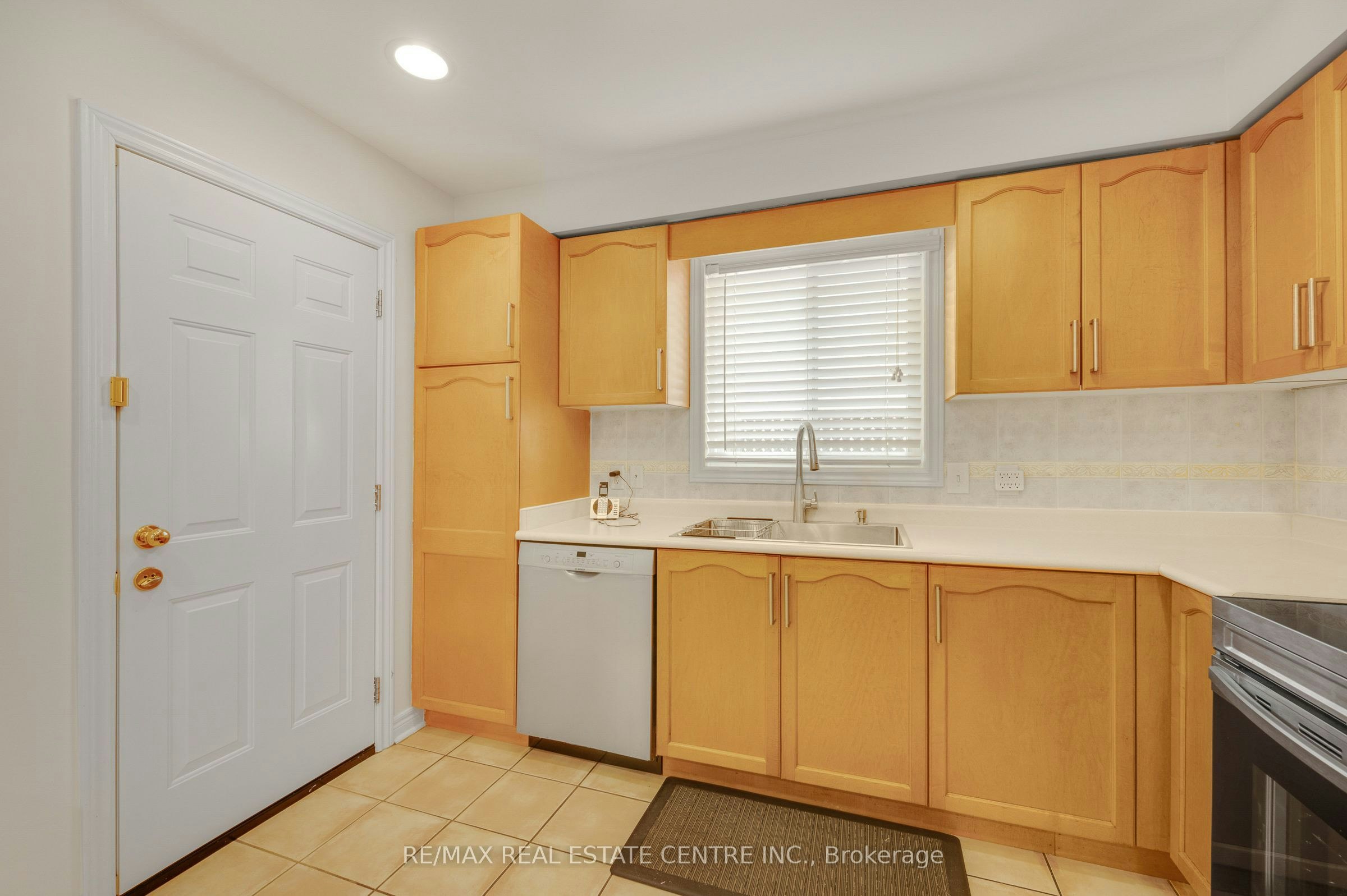Main Level-26 Phillipo Drive, Hamilton, ON, L9B 2P6 - 11