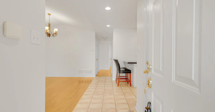 Main Level-26 Phillipo Drive, Hamilton, ON, L9B 2P6 - 4