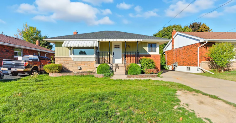 LOWER-35 Wildewood Avenue, Hamilton, ON, L8T 1X4