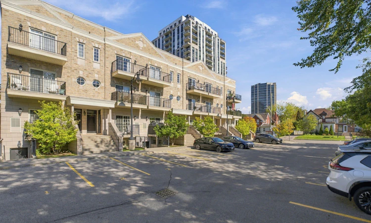 305-133 Park Street