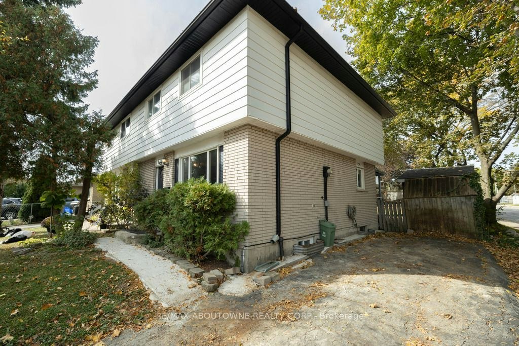 4 Glamis Court, Hamilton, ON, L9C 6B3 - 5