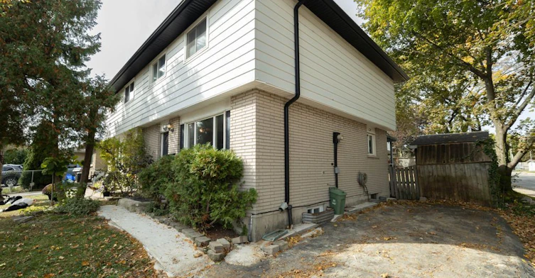 4 Glamis Court, Hamilton, ON, L9C 6B3 - 5