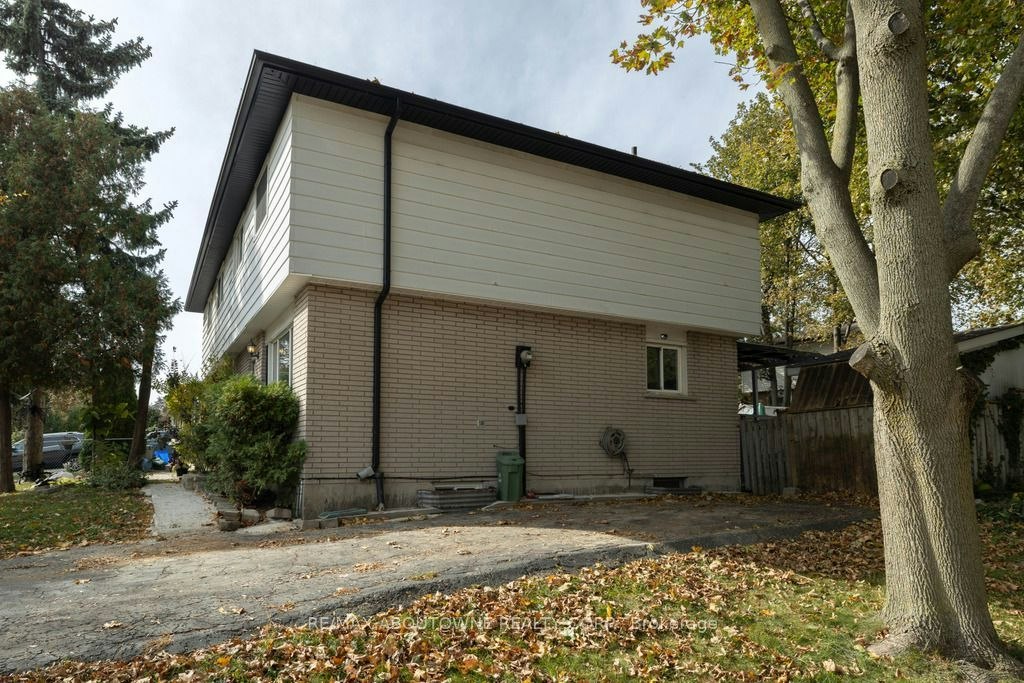 4 Glamis Court, Hamilton, ON, L9C 6B3 - 3