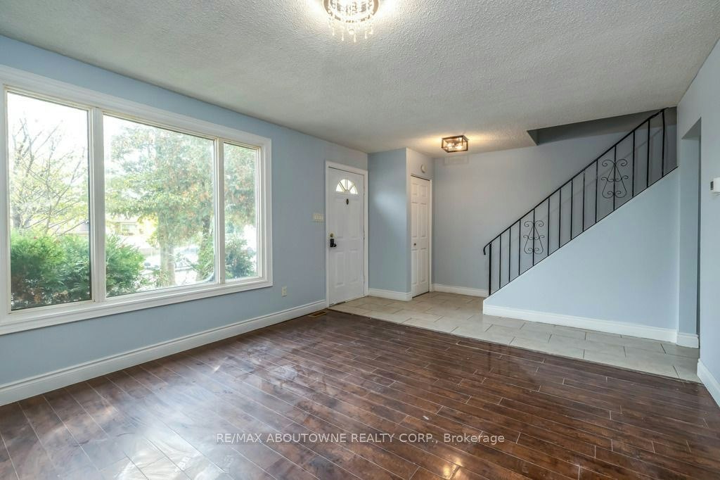 4 Glamis Court, Hamilton, ON, L9C 6B3 - 16