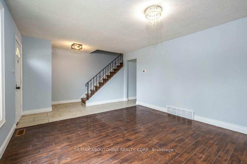 4 Glamis Court, Hamilton, ON, L9C 6B3 - 18
