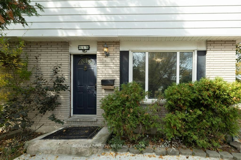 4 Glamis Court, Hamilton, ON, L9C 6B3 - 6