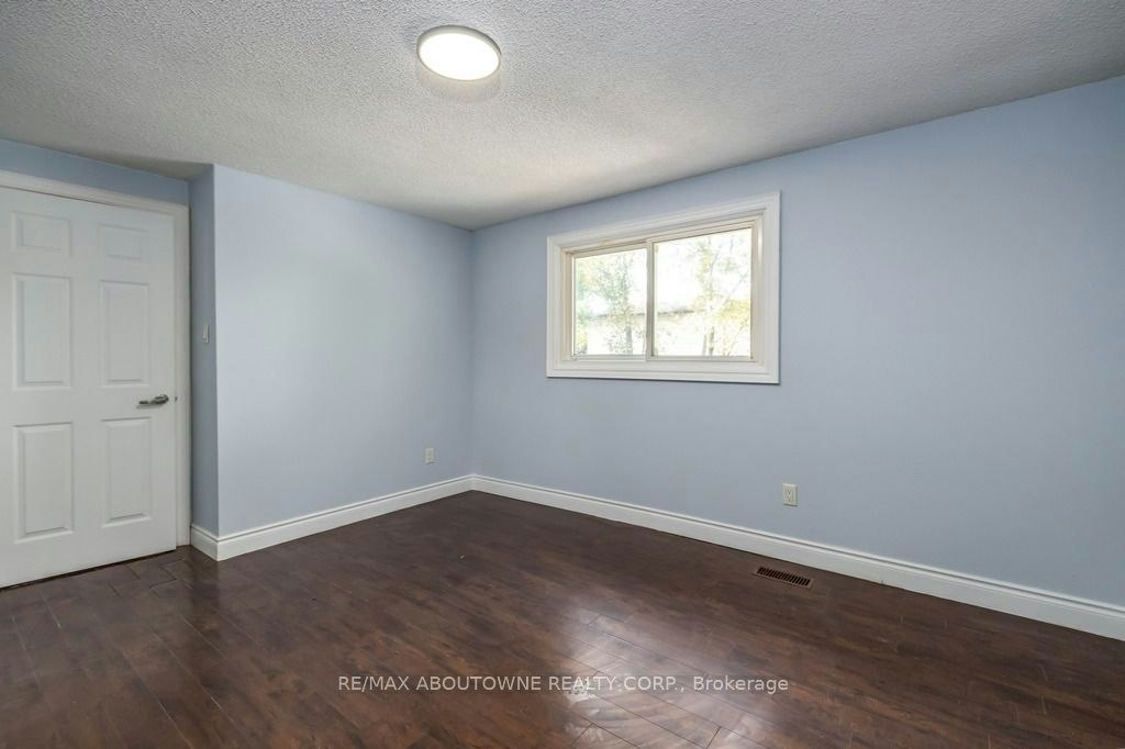 4 Glamis Court, Hamilton, ON, L9C 6B3 - 38