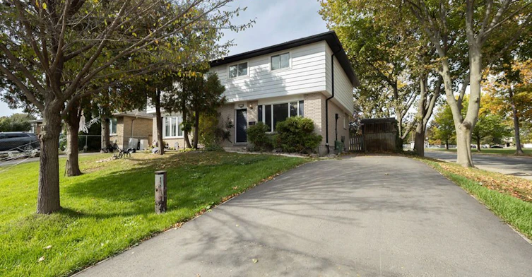 4 Glamis Court, Hamilton, ON, L9C 6B3