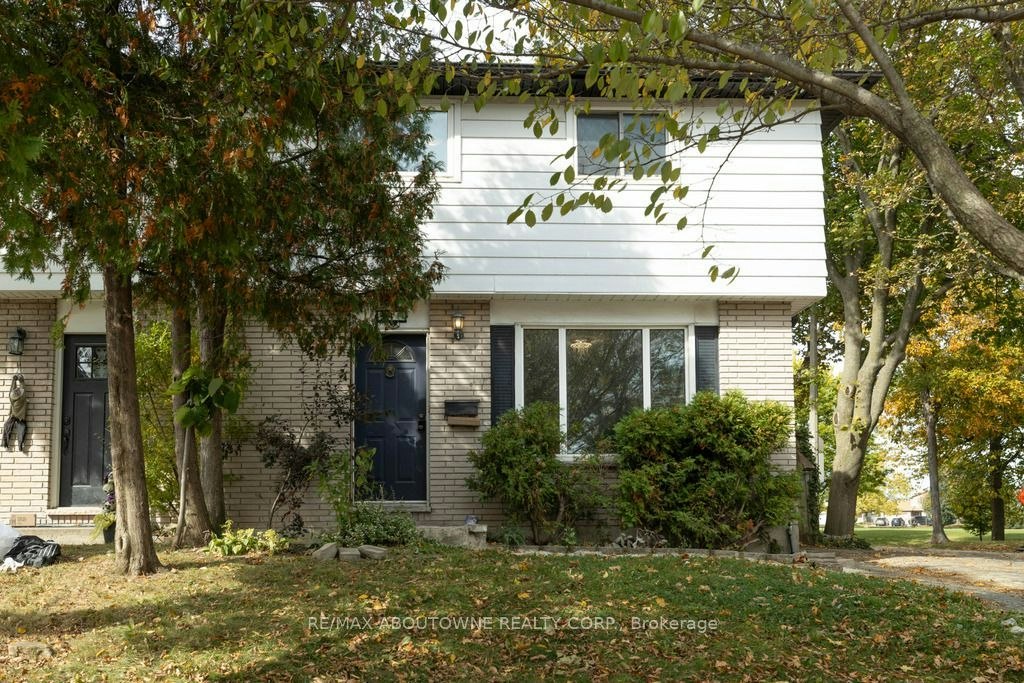 4 Glamis Court, Hamilton, ON, L9C 6B3 - 4