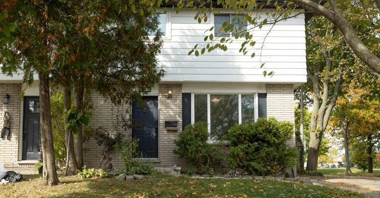 4 Glamis Court, Hamilton, ON, L9C 6B3 - 4