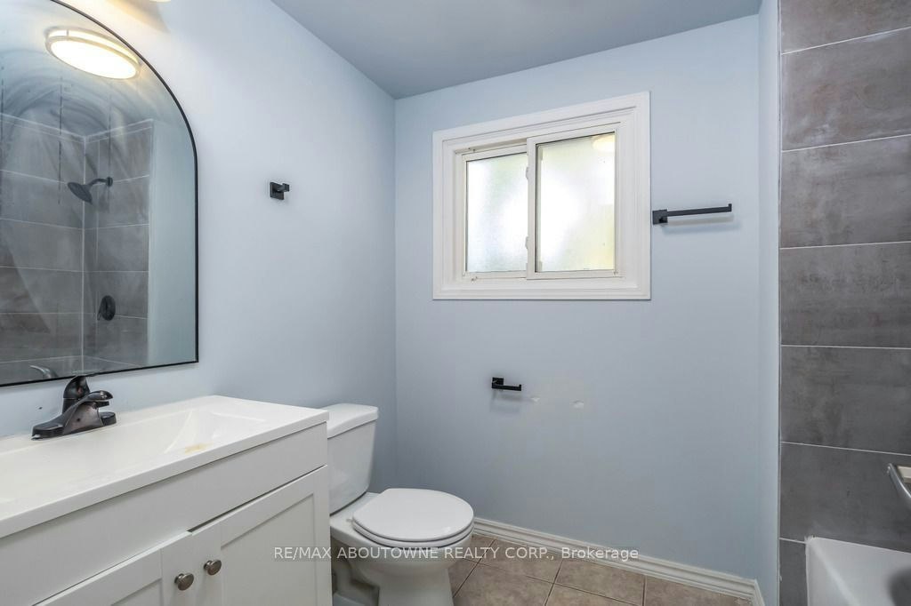 4 Glamis Court, Hamilton, ON, L9C 6B3 - 36