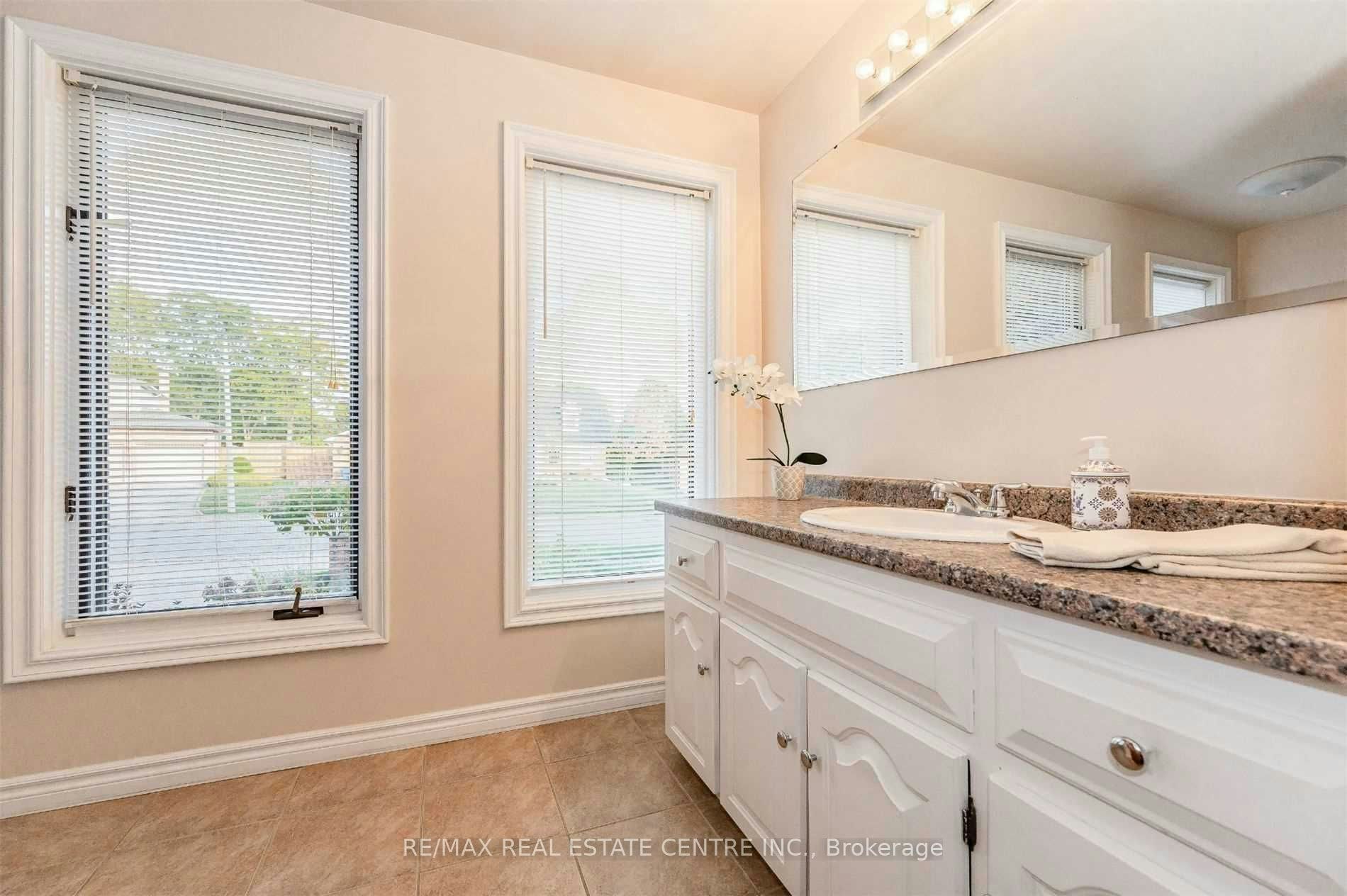 28 Walnut Drive, Guelph, ON, N1E 4B3 - 12