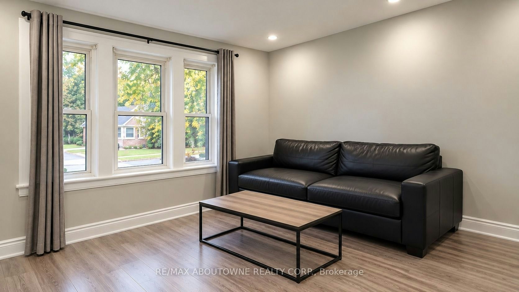 3-213 Bowman Street, Hamilton, ON, L8S 2T9 - 2