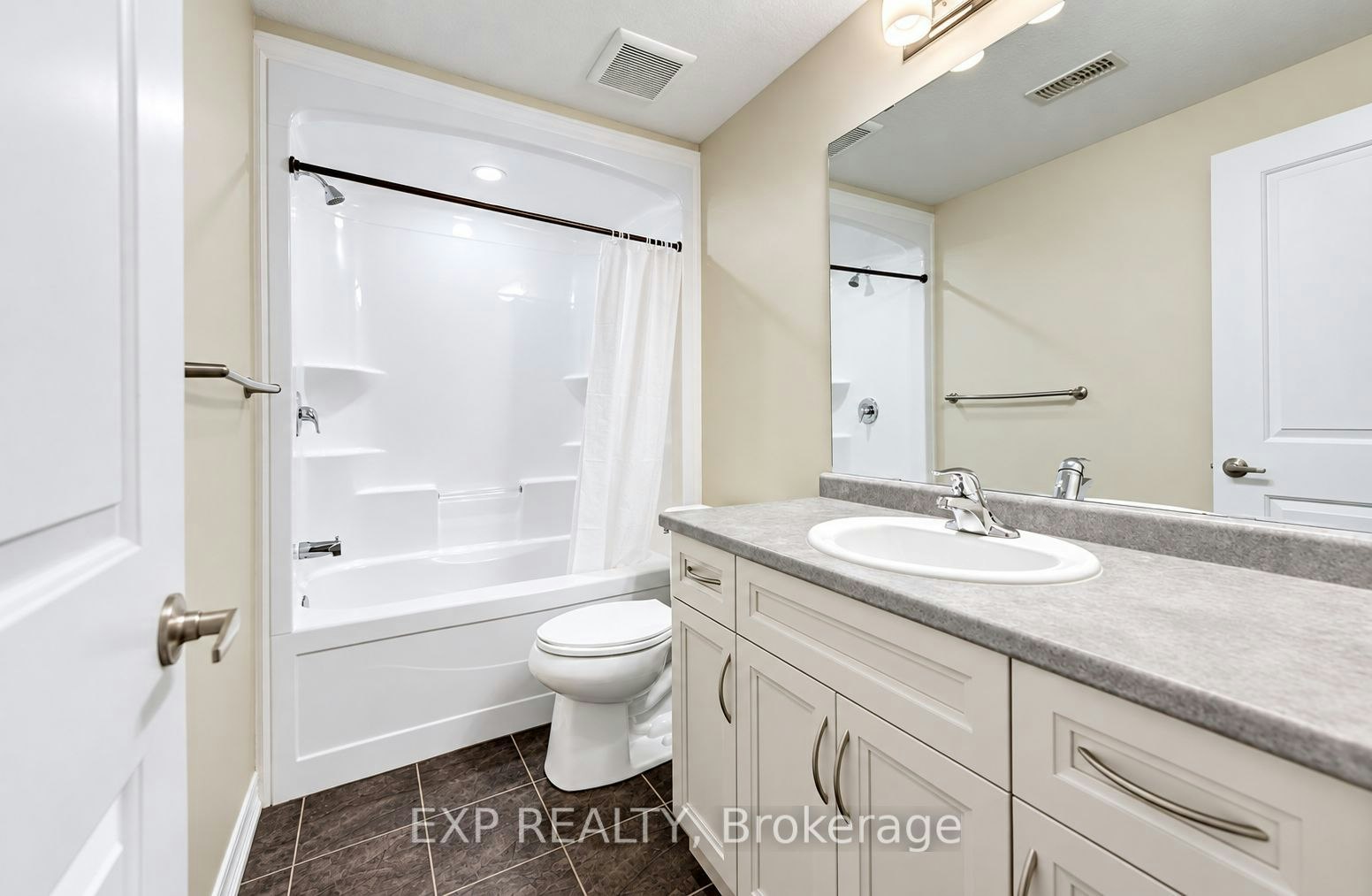 11-30 Balmoral Street, Brant, ON, N3L 0C8 - 6