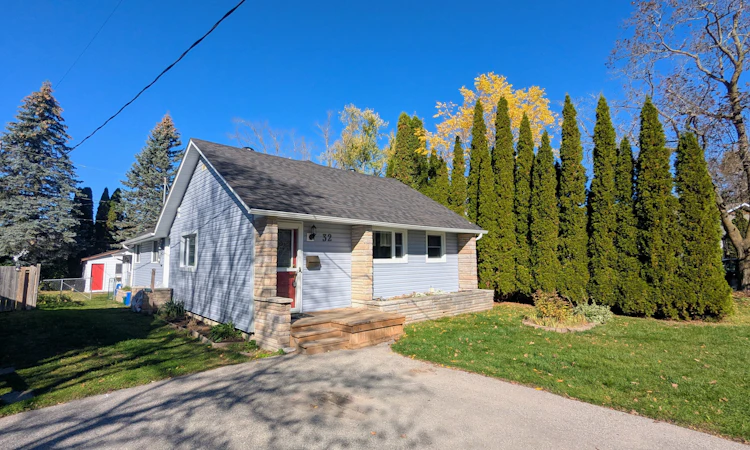 32 Churchill Crescent