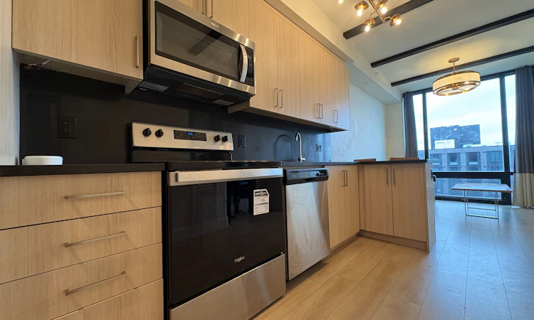 S- 2225-145 Columbia Street W