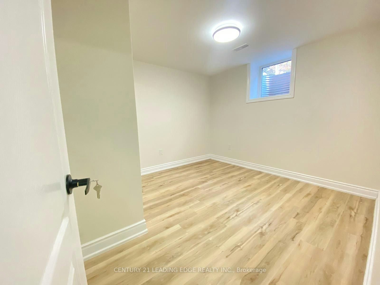 Lower-66 Beech Avenue, Cambridge, ON, N3C 1X5 - 8