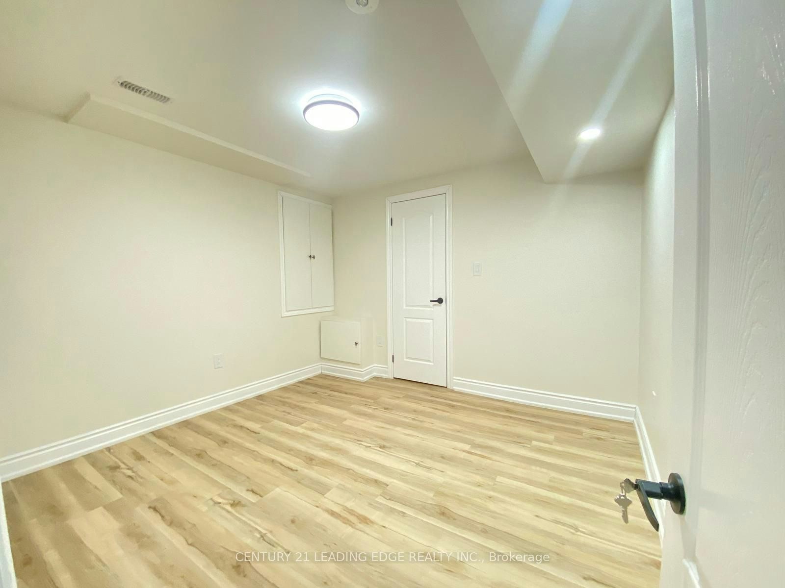 Lower-66 Beech Avenue, Cambridge, ON, N3C 1X5 - 3