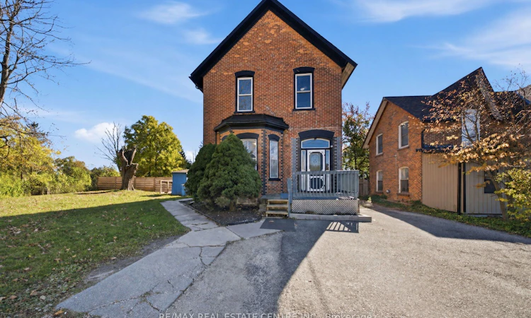 301 Main Street W