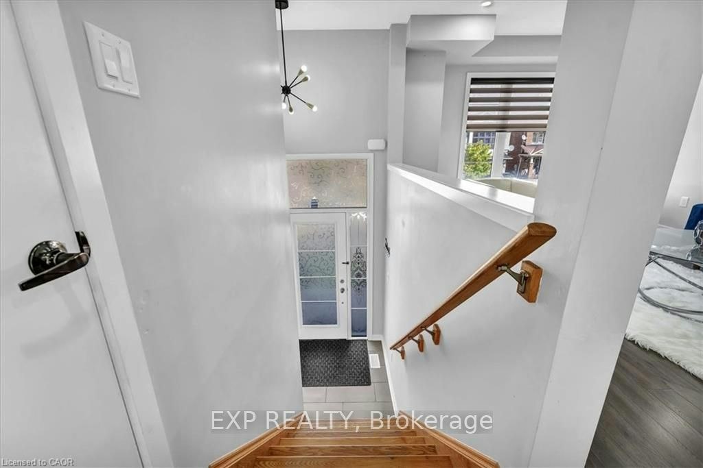 94 Crafter Crescent, Hamilton, ON, L8J 2V5 - 2