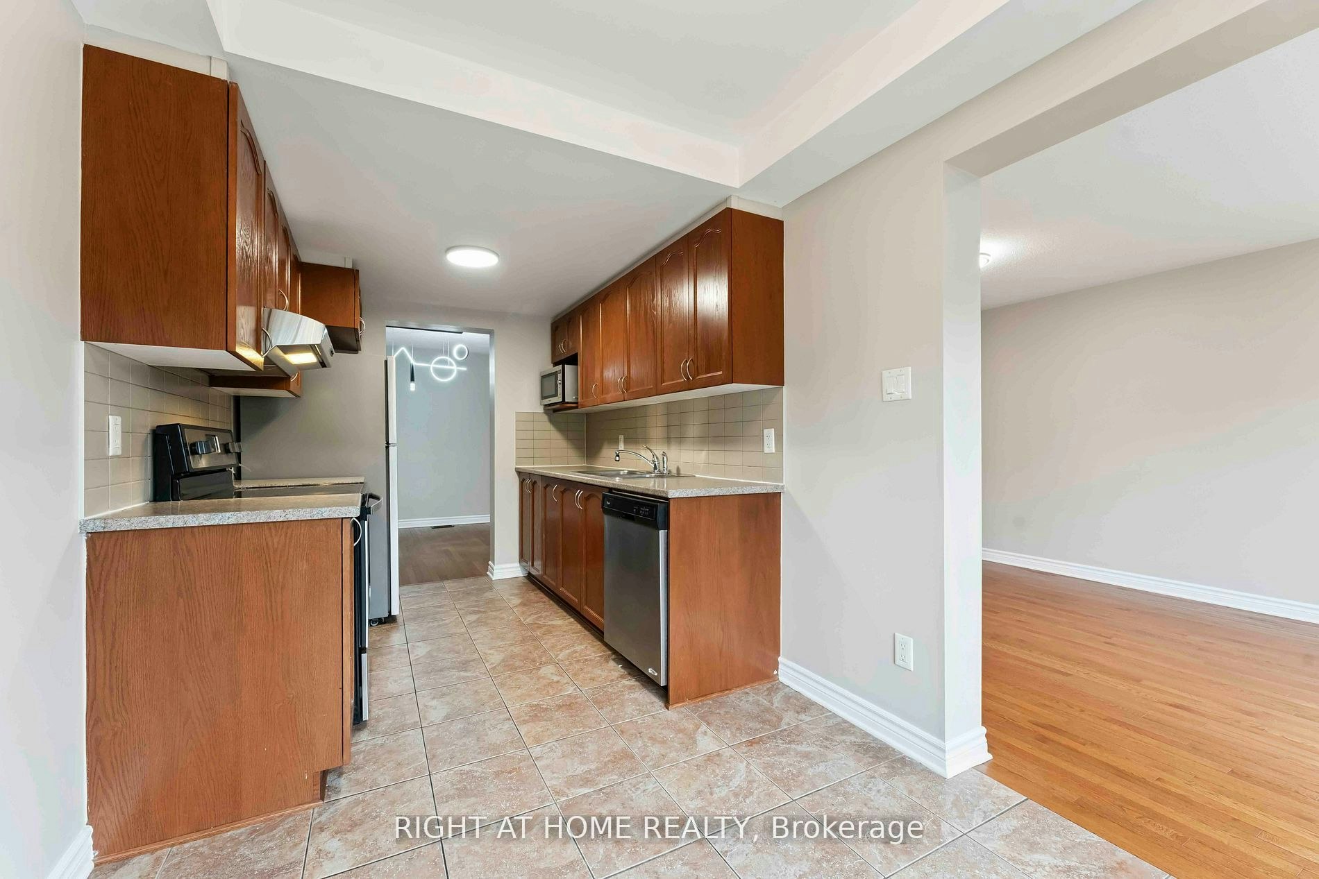 195 Mancini Way, Ottawa, ON, K2J 5X4 - 11