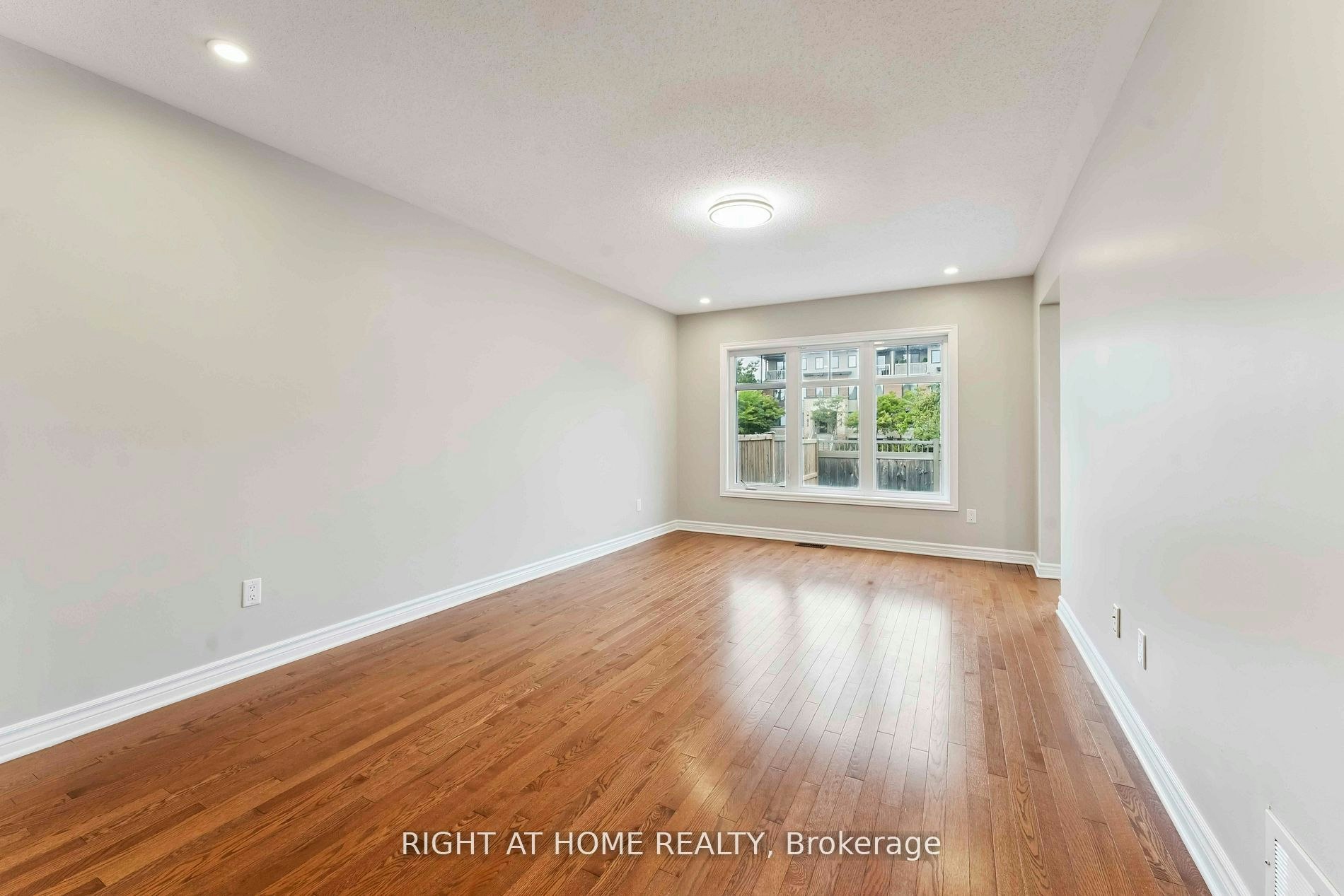 195 Mancini Way, Ottawa, ON, K2J 5X4 - 5
