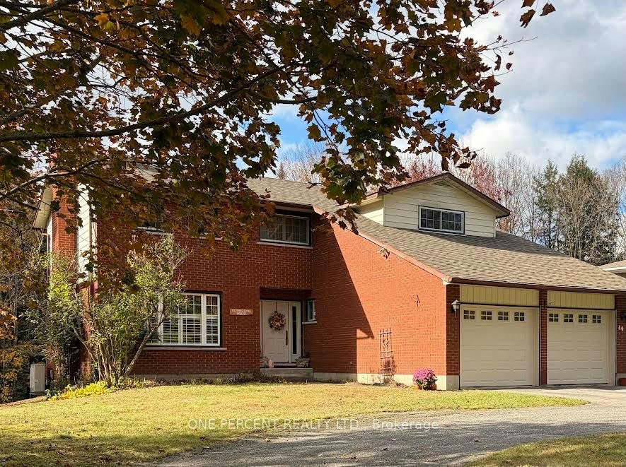 40 Golf Course Road, Bracebridge, ON, P1L 1M7