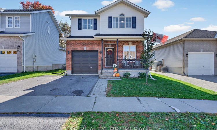 975 Rainbow Crescent