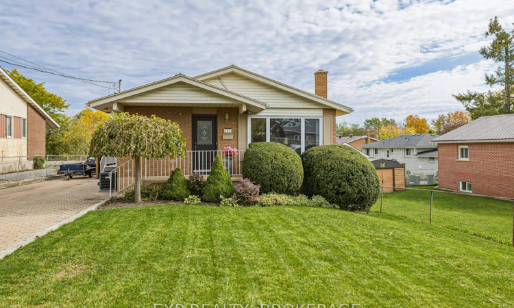 121 Butler Street E