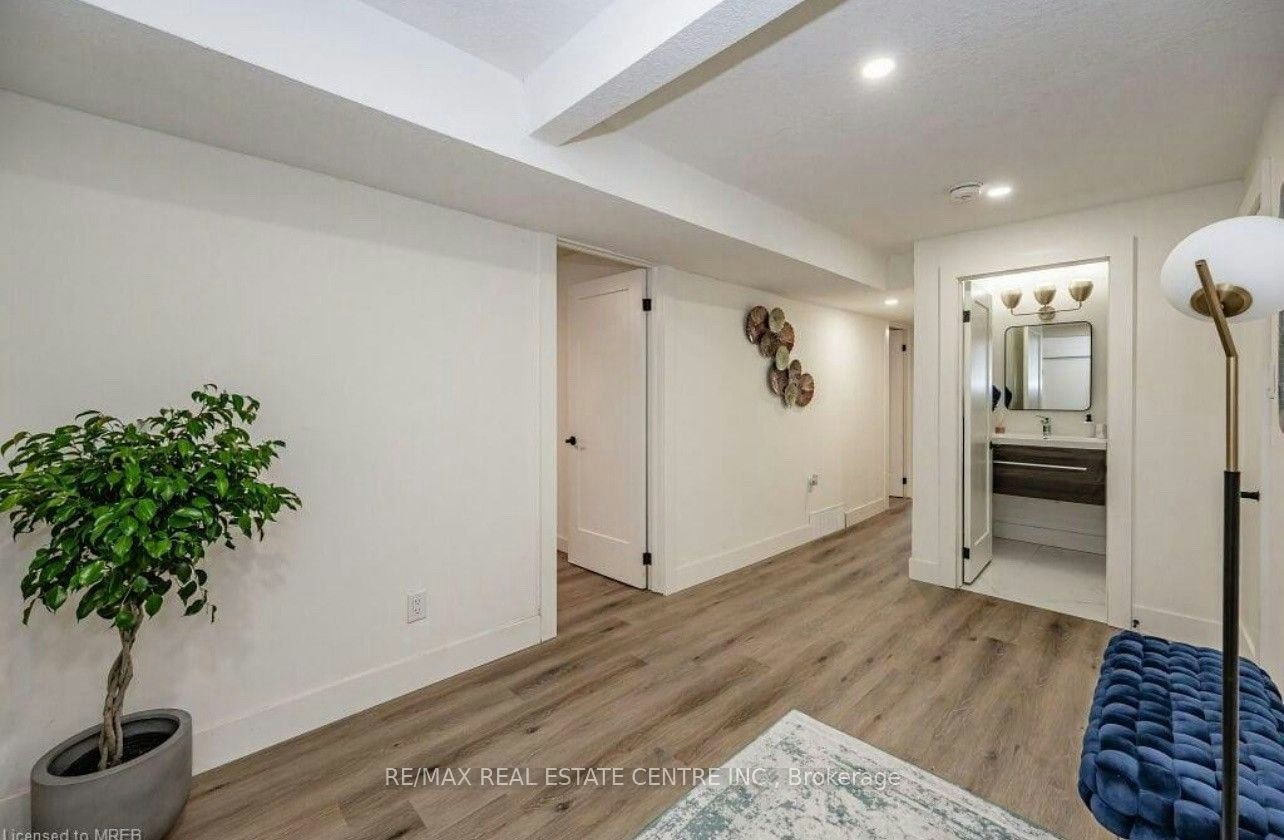 lower-136 The Country Way, Kitchener, ON, N2E 2L2 - 3
