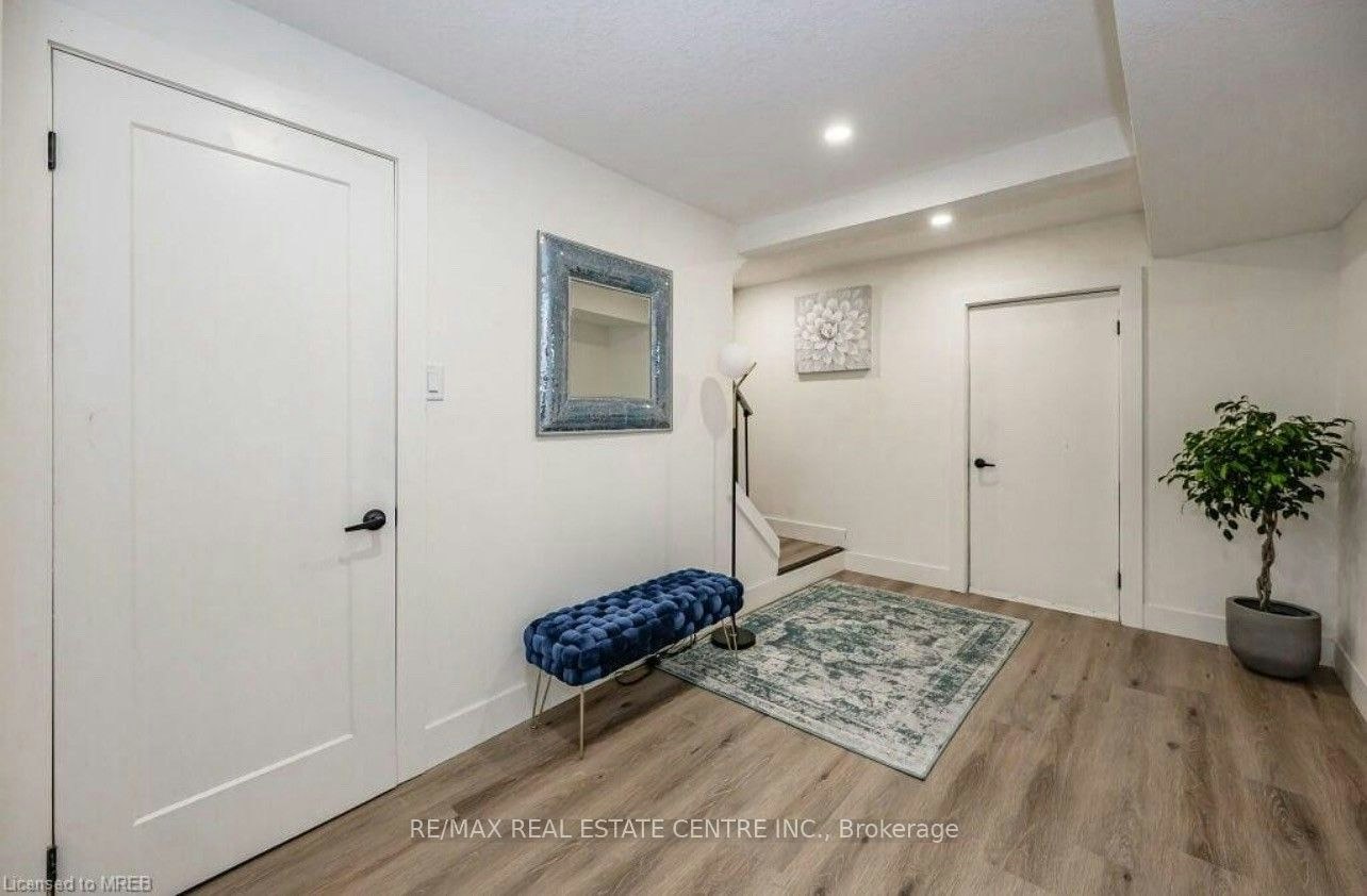lower-136 The Country Way, Kitchener, ON, N2E 2L2 - 2