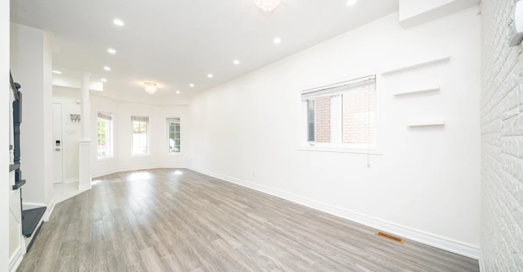 33 Titan Drive, Hamilton, ON, L8E 5Z9 - 4