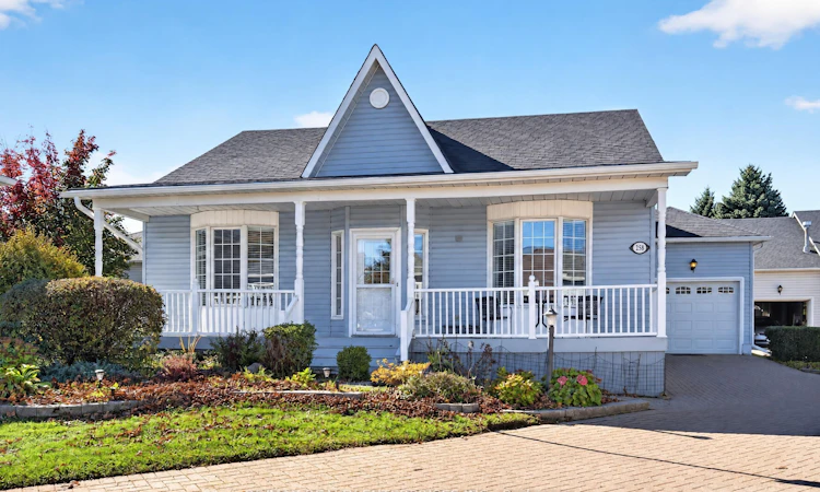 258 Silverbirch Boulevard