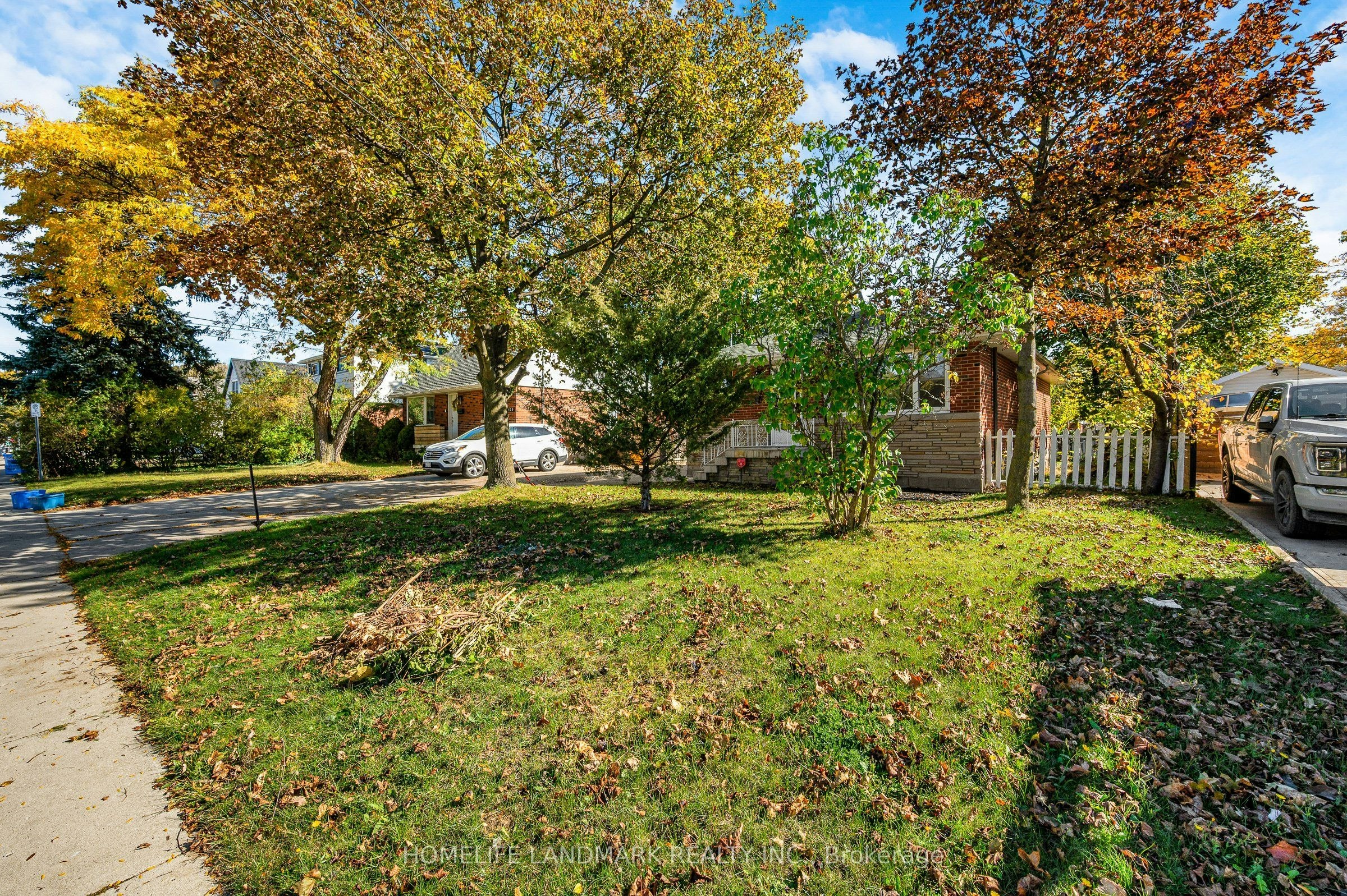 135 Howard Avenue, Hamilton, ON, L9A 2W6