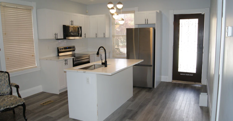 Main/Back-70 Centre Street W, Strathroy, ON, N7G 1T8 - 2