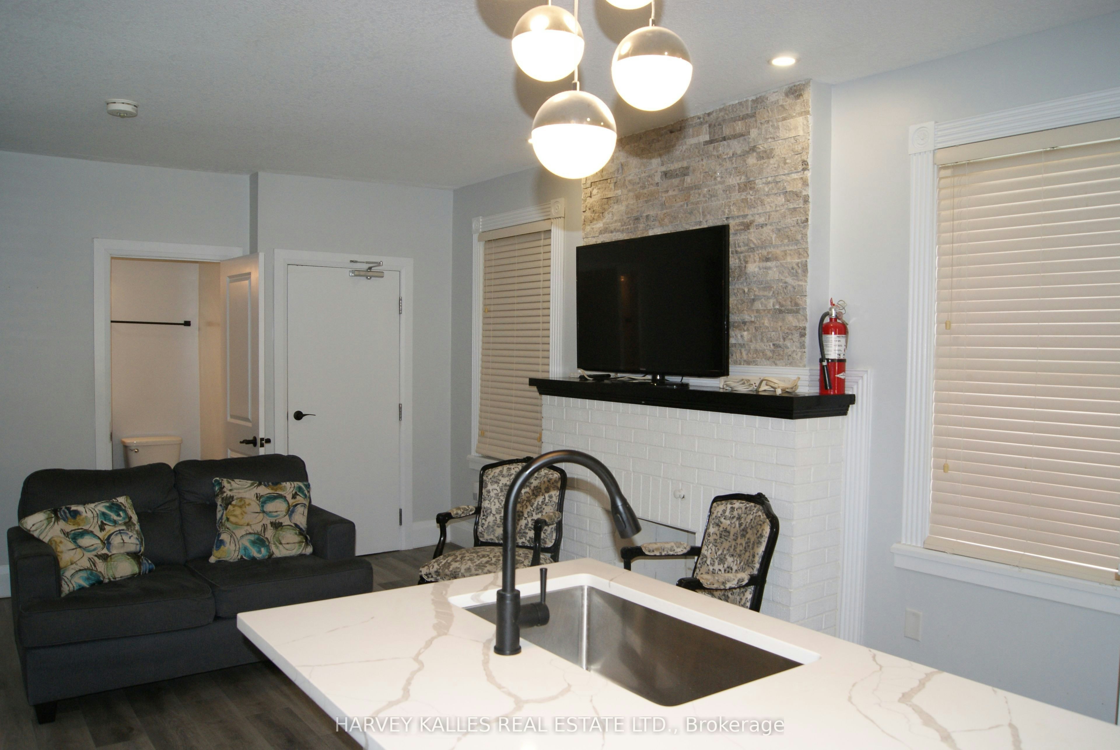 Main/Back-70 Centre Street W, Strathroy, ON, N7G 1T8 - 3