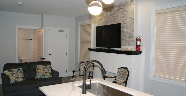 Main/Back-70 Centre Street W, Strathroy, ON, N7G 1T8 - 3