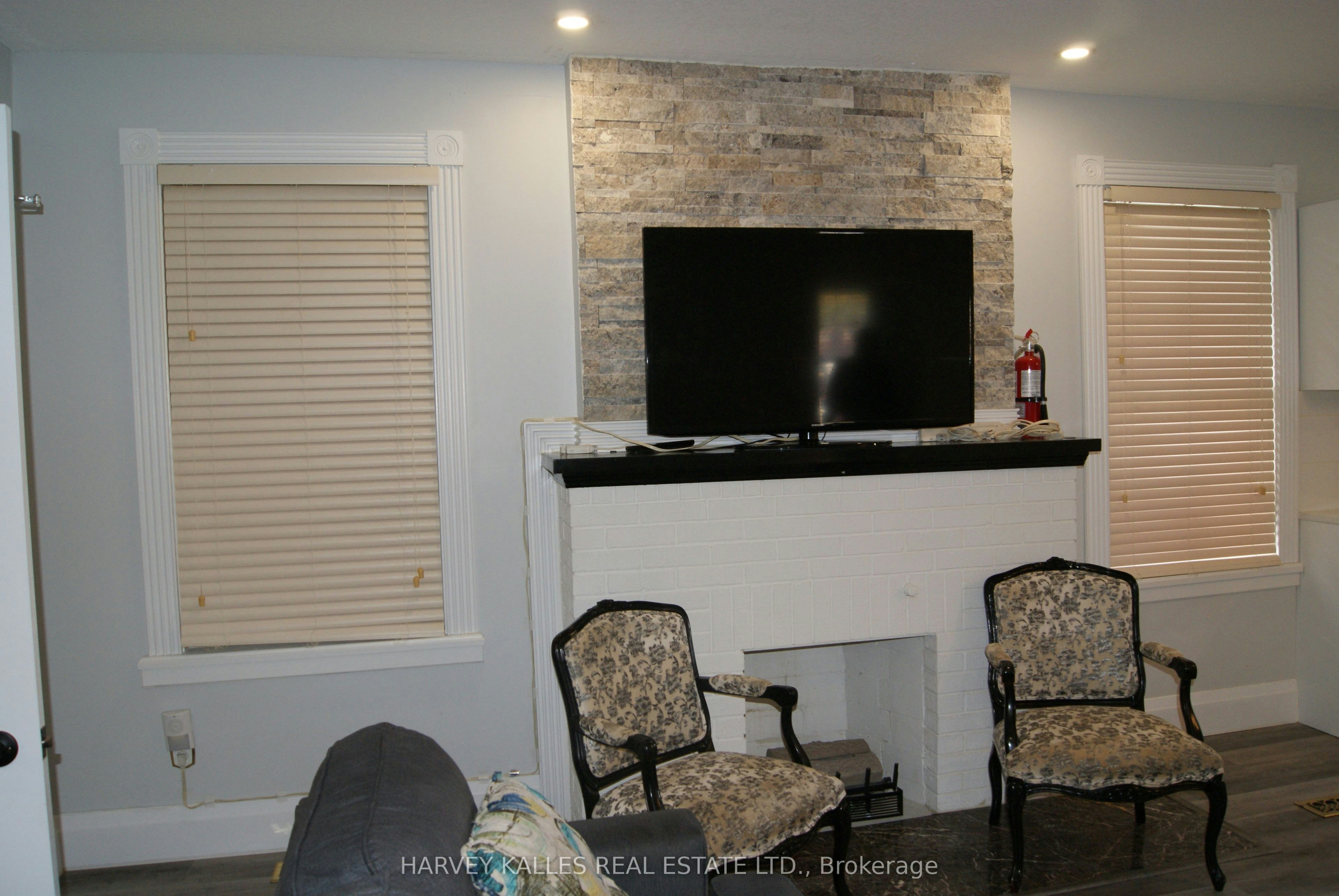 Main/Back-70 Centre Street W, Strathroy, ON, N7G 1T8 - 5