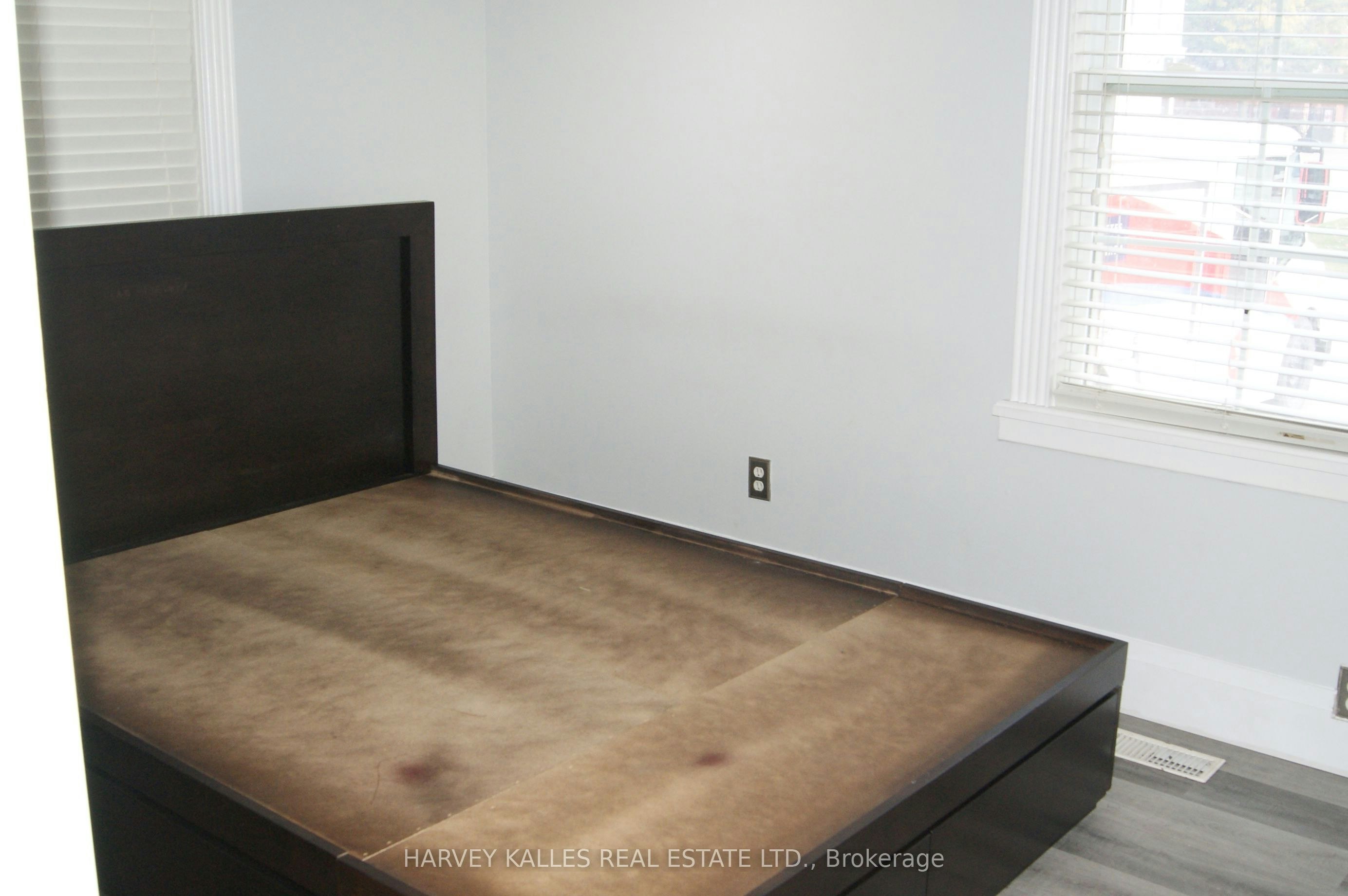 Main/Back-70 Centre Street W, Strathroy, ON, N7G 1T8 - 8